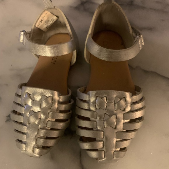 Old Navy Silver Huarache Toddler Shoes - Picture 5 of 5